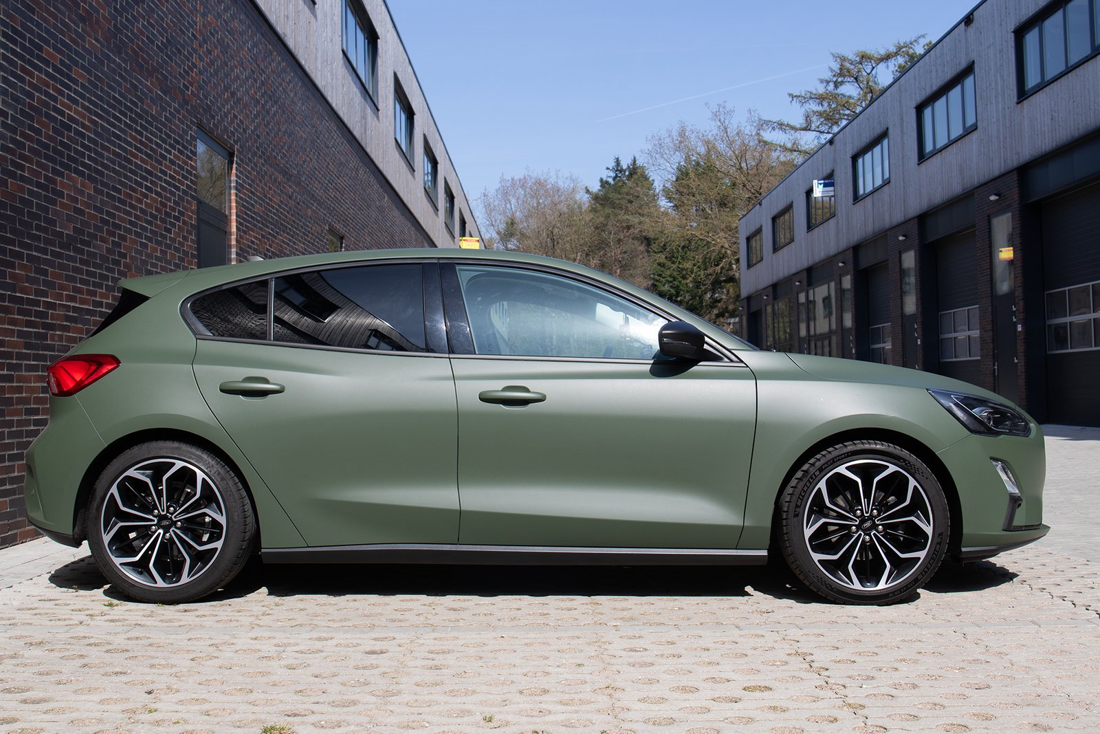 Shield Film Solution's professional ceramic coating service in Soesterberg for superior car protection.